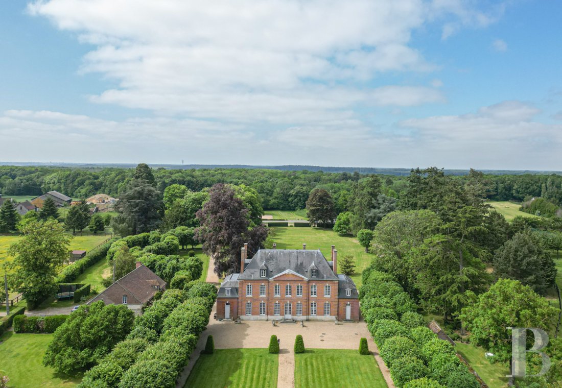 An 18th-century château with extensive grounds and French-style gardens in Eure, north of Évreux - photo  n°4